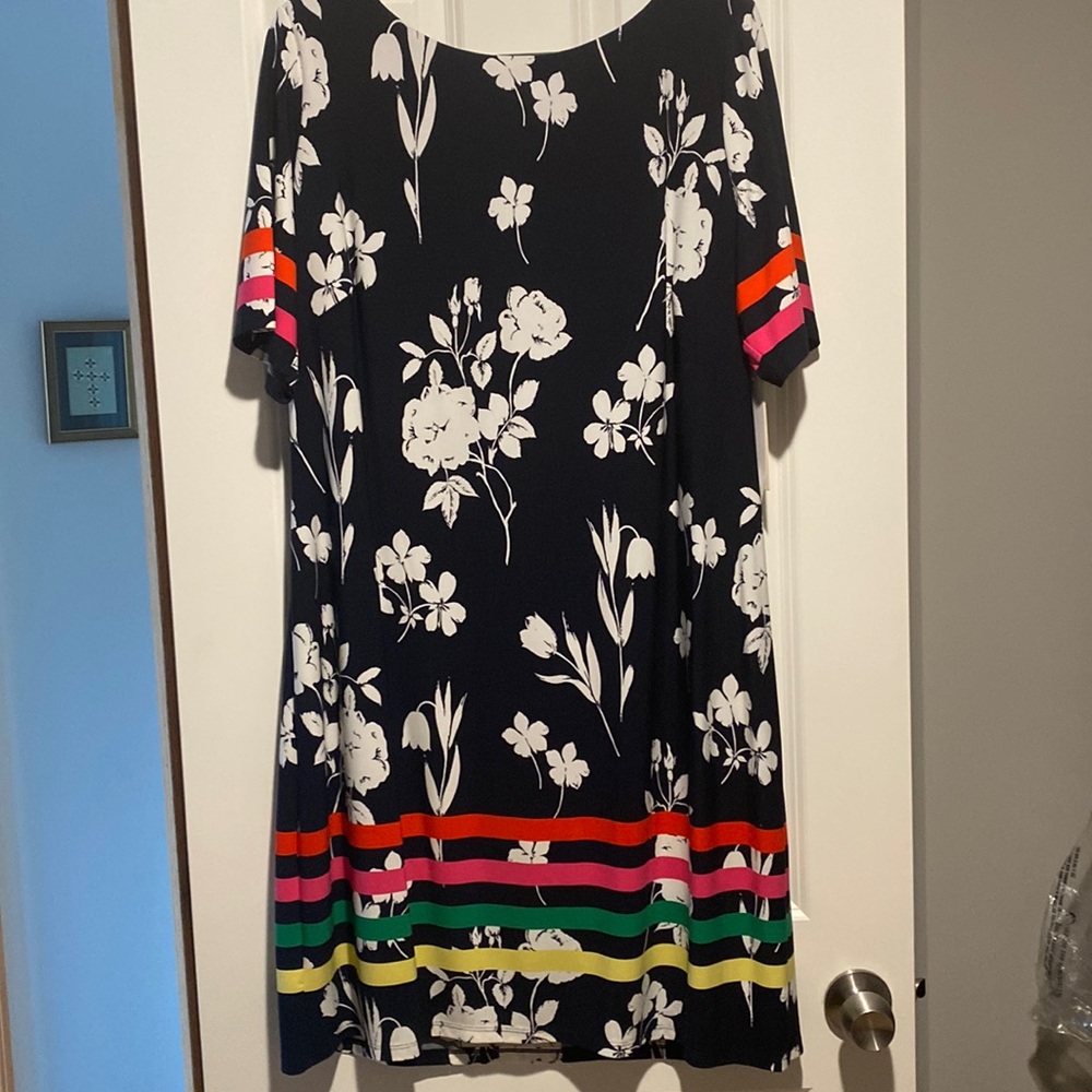 New with tags, Eliza J short sleeve floral dress, zip down back. 16W